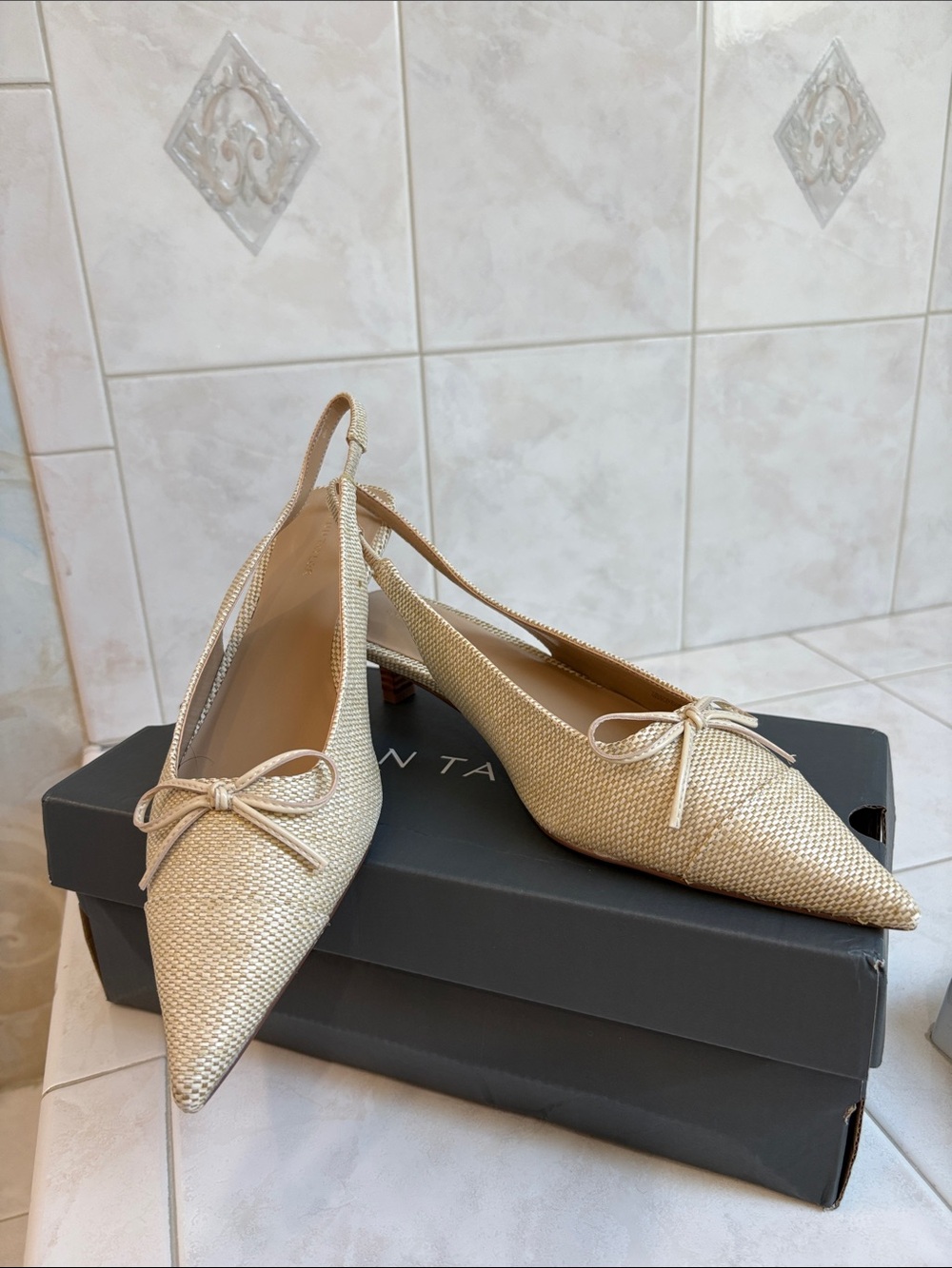 Ann Taylor Mini Bow Kitten Heel Straw Slingback Pump